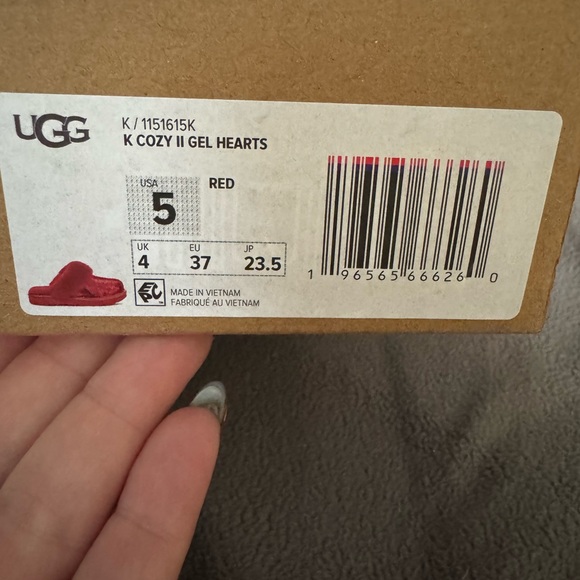 UGG Cozy II Gel Hearts Red Slipper - Women 7/Big Kids 5/EU 37 - Picture 6 of 6